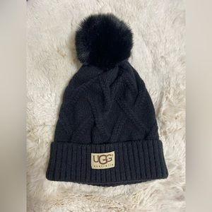 NWOT UGG Knit Cable Faux Fur Pom Hat